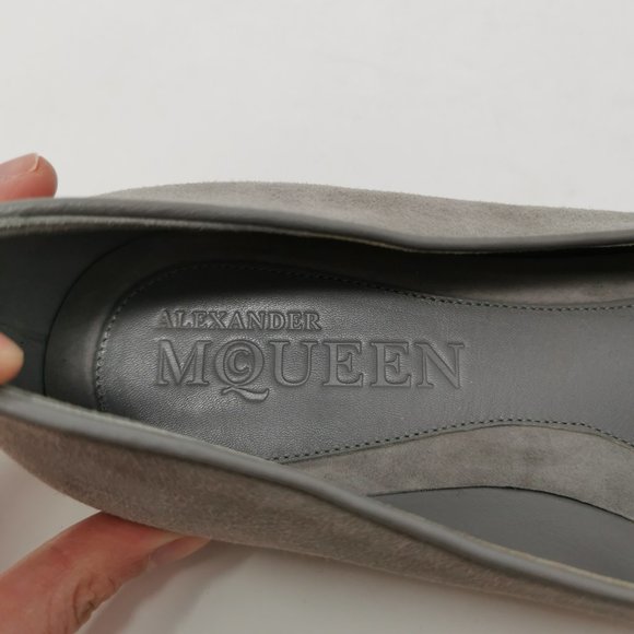 Alexander McQueen Grey Suede Flats Loafers With Sequin Skulls - Picture 6 of 10